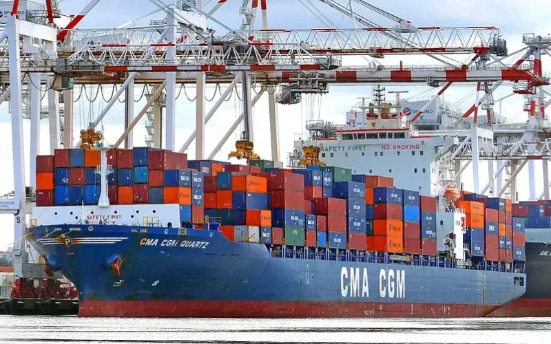Container ship alongside gantry cranes